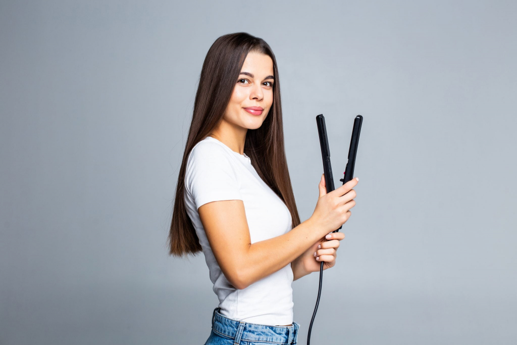 What You Need to Know Before Straightening Your Hair