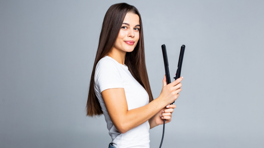 What You Need to Know Before Straightening Your Hair
